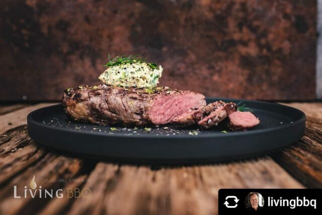 #repost Dieses wunderschöne Steak wurde von @livingbbq mit Hilfe unserer Spicebude Gewürze abgerundet.
Mit unserem Steaksalz und Steakpfeffer könnt Ihr nichts falsch machen.👍

#steaksalz #steakpfeffer #spicebude #gewürze #steak #gönndir