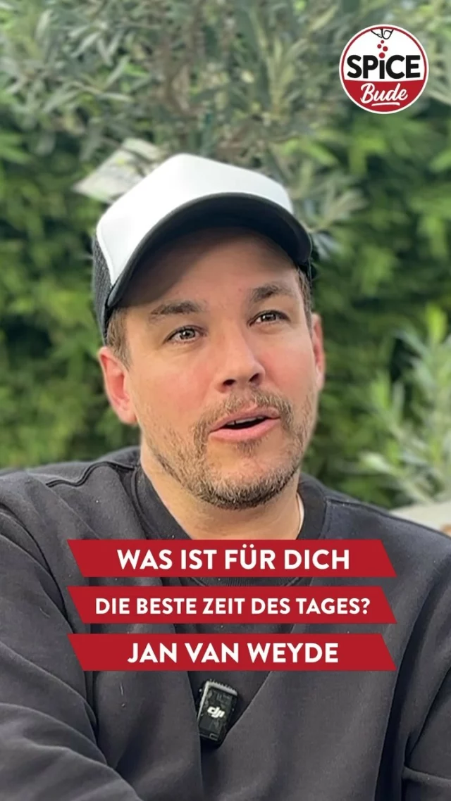 🎉 Heute dreht sich alles um die besondere Frage: „Was ist für dich die beste Tageszeit?“ 🌞

Comedian @jan_fun_weyde gibt uns einen Einblick, welcher Moment des Tages für ihn besonders ist und warum! 🌶️

👉 Was ist eure liebste Tageszeit? Erzählt es uns in den Kommentaren! 💬

#Spicebude #TeamSpicebude #Insights #Tageszeit #Foodie #Genuss