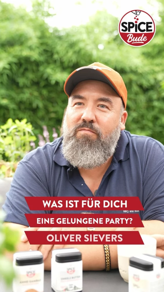 🎉 Heute haben wir Grillweltmeister @oliver_sievers gefragt: „Was ist für dich eine gelungene Party?“ 🎊

Er verrät, worauf es für ihn ankommt, damit eine Feier ein voller Erfolg wird! 🌶️

👉 Was macht für euch eine gelungene Party aus? Teilt es uns in den Kommentaren! 💬

#Spicebude #TeamSpicebude #Insights #Party #Foodie #Genuss