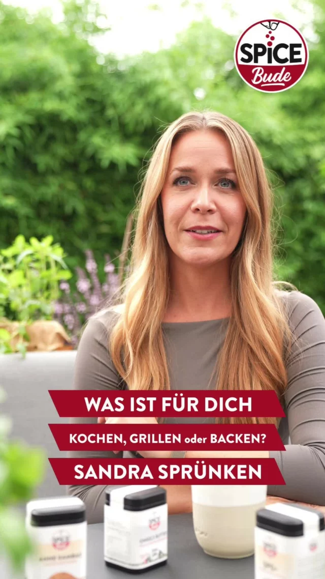 🔥 Heute haben wir Comedienne Sandra Sprünken gefragt: „Was ist für dich Kochen, Grillen oder Backen?“ 🍳🍖🎂

Sie teilt ihre persönliche Sicht auf diese kulinarischen Künste und erzählt, was für sie dabei im Mittelpunkt steht. 🌟

👉 Was bedeuten Kochen, Grillen oder Backen für euch? Schreibt es uns in die Kommentare! 💬

#Spicebude #TeamSpicebude #Insights #Kochen #Grillen #Backen #Foodie #Genuss