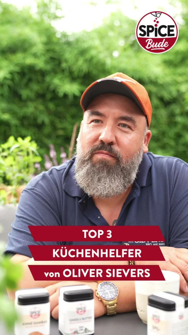 🔪 In unserer Serie “Spicebude Top 3” verrät Grillweltmeister Oliver Sievers seine liebsten Küchenhelfer! 🌟

Erfahrt, welche Tools bei ihm unverzichtbar sind und wie sie ihn bei seinen kulinarischen Abenteuern unterstützen. 🌶️

👉 Welche Küchenhelfer sind bei euch im Dauereinsatz? Schreibt es uns in die Kommentare! 💬

#Spicebude #TeamSpicebude #Top3 #Küchenhelfer #Foodie #Genuss