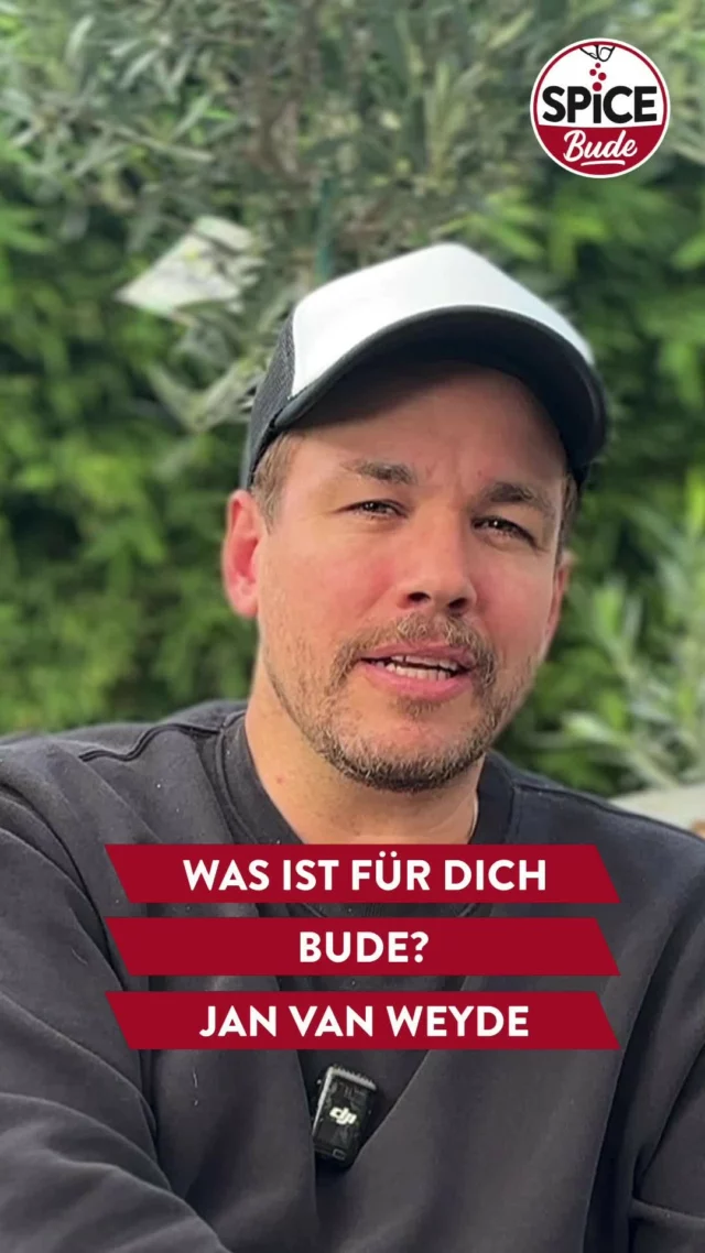 🏠 Heute haben wir Comedian Jan van Weyde gefragt: „Was ist für dich 'Bude'?“ 🌟

Er verrät, was dieser Begriff für ihn bedeutet und warum eine Bude mehr als nur vier Wände sein kann. 🌶️

👉 Was verbindet ihr mit dem Wort 'Bude'? Schreibt es uns in die Kommentare! 💬

#Spicebude #TeamSpicebude #Insights #Bude #Foodie #Genuss